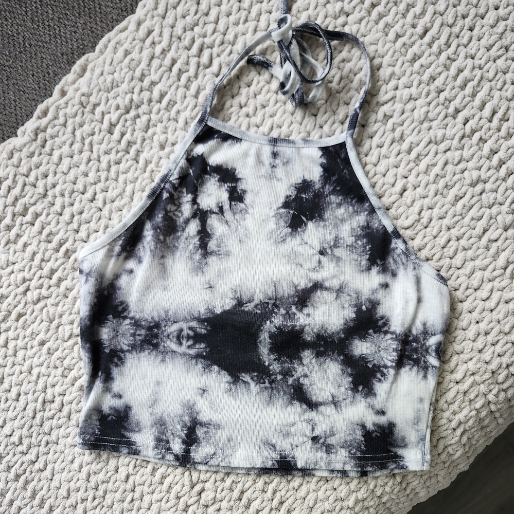 Stylish Black and White Tie-Dye Halter Tank Top